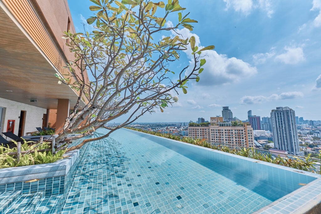 Infinity Edge Pool (พร้อมระบบจากุซซี่)