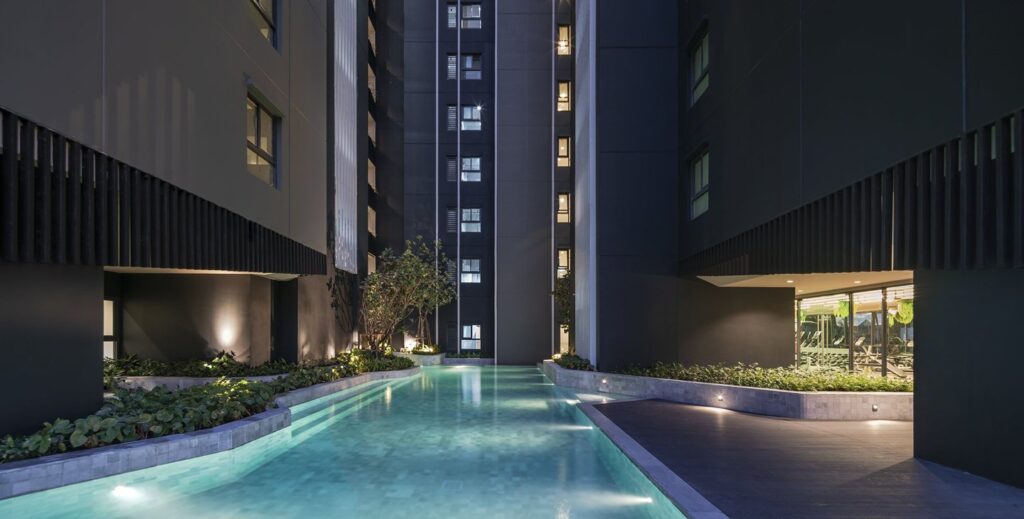 Ideo Sathorn-Wongwian Yai Swimming pool