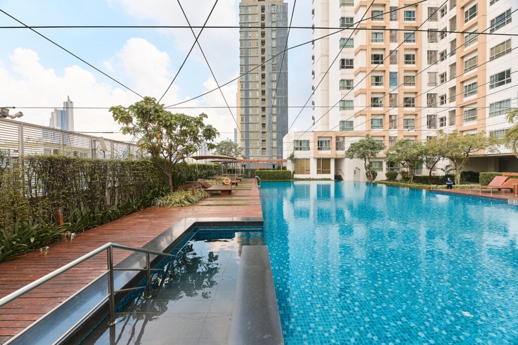 Q House Sathorn Swimming Pool