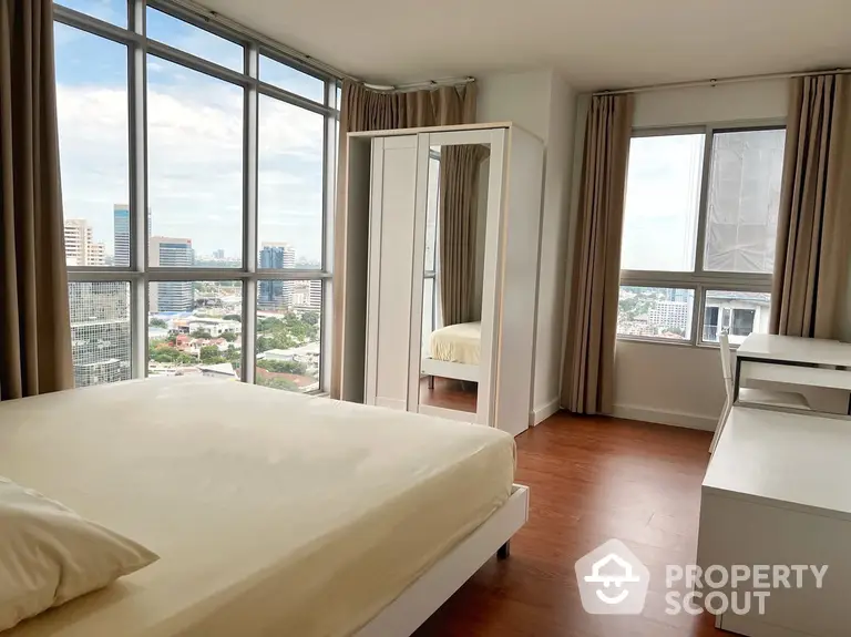 Condo One X Sukhumvit 26 3 Bedrooms