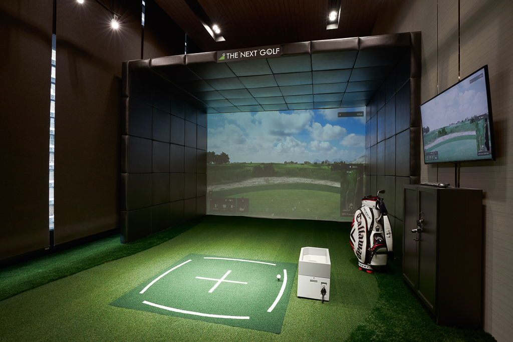 The Esse Sukhumvit 36 Golf Simulator