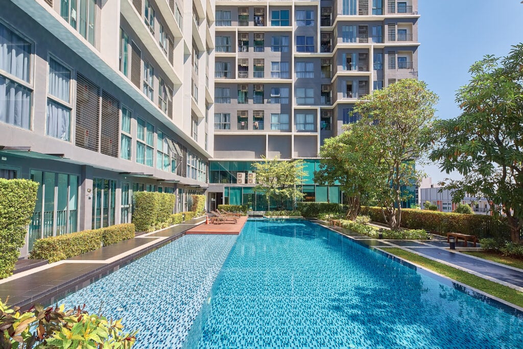 Ideo Mobi Sukhumvit Swimming Pool