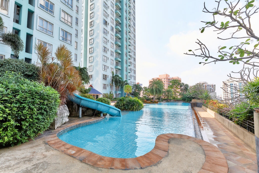 Lumpini Place Water Cliff  Swimming Pool