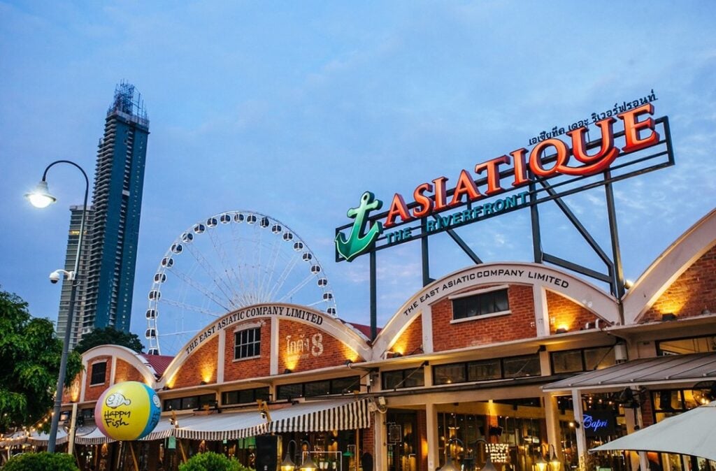 Pet-Friendly-Asiatique-The-Riverfront