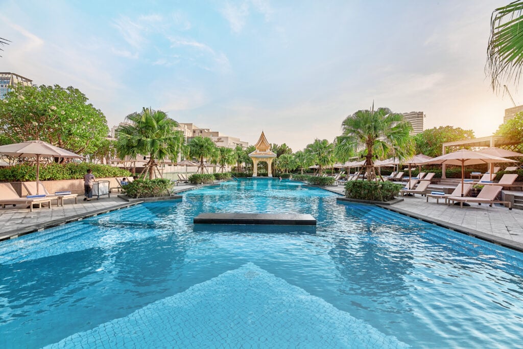 Chatrium Grand Bangkok Swimming Pool