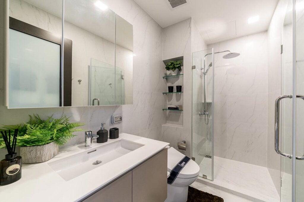 Chewathai Residence Asoke 1 Bedroom Bathroom