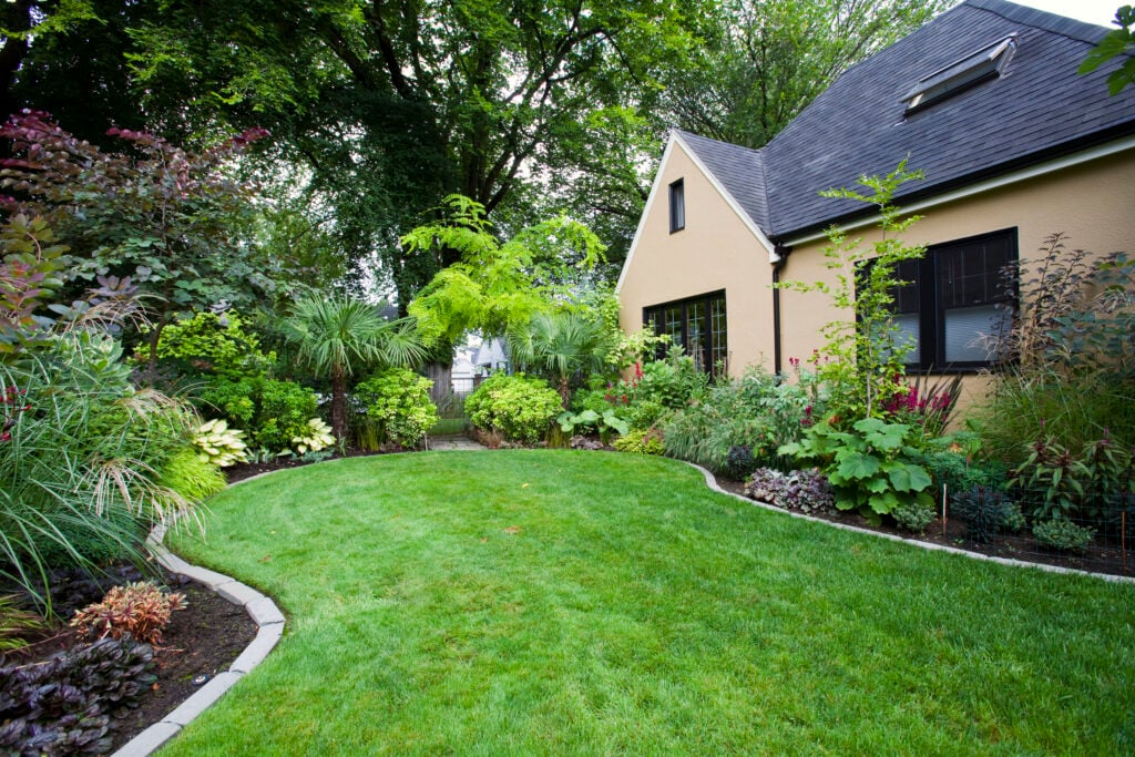 house-and-landscaped-yard-2022-03-04-02-22-23-utc