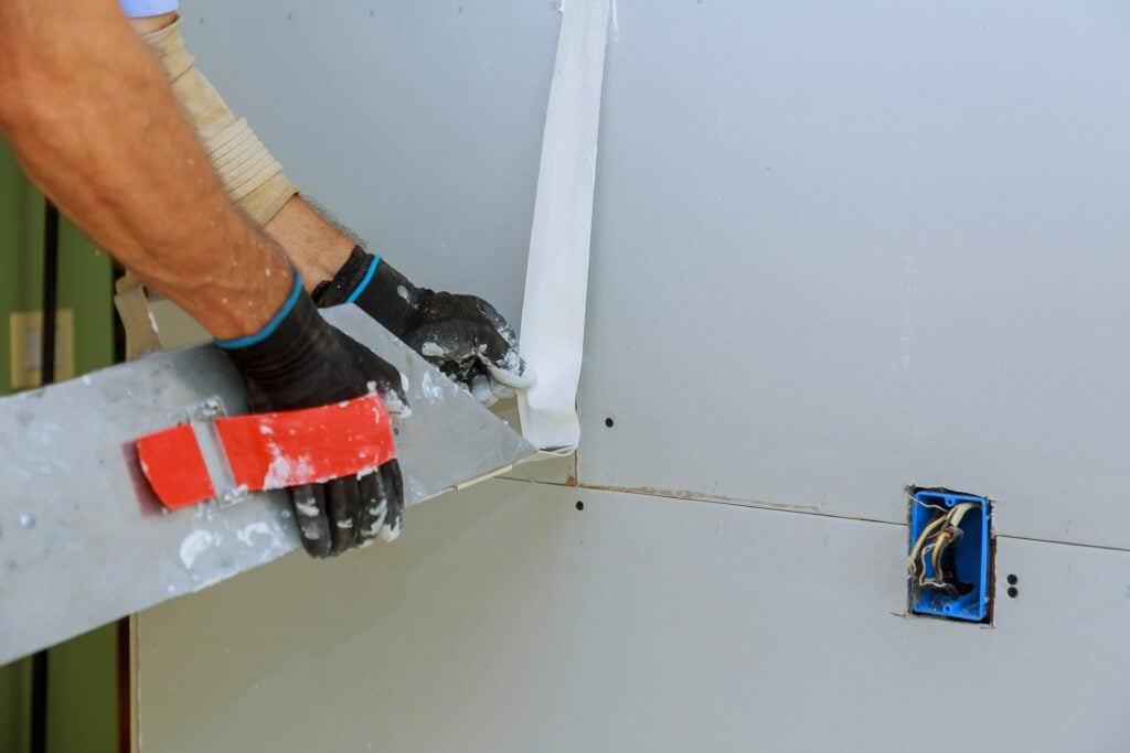 worker-plastering-gypsum-board-wall-apartment-inte-2022-11-12-09-58-38-utc