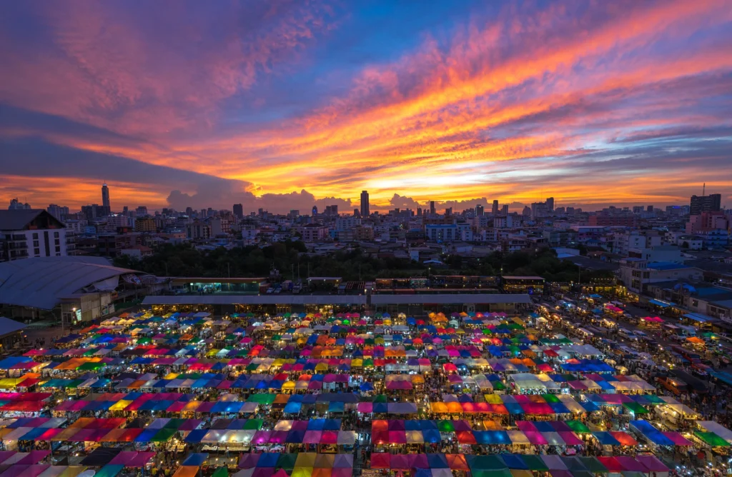Huai Khwang Night Market